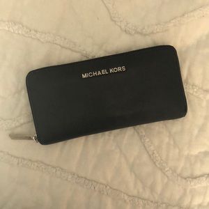 Michael Kors Jet Set Continental Travel Wallet